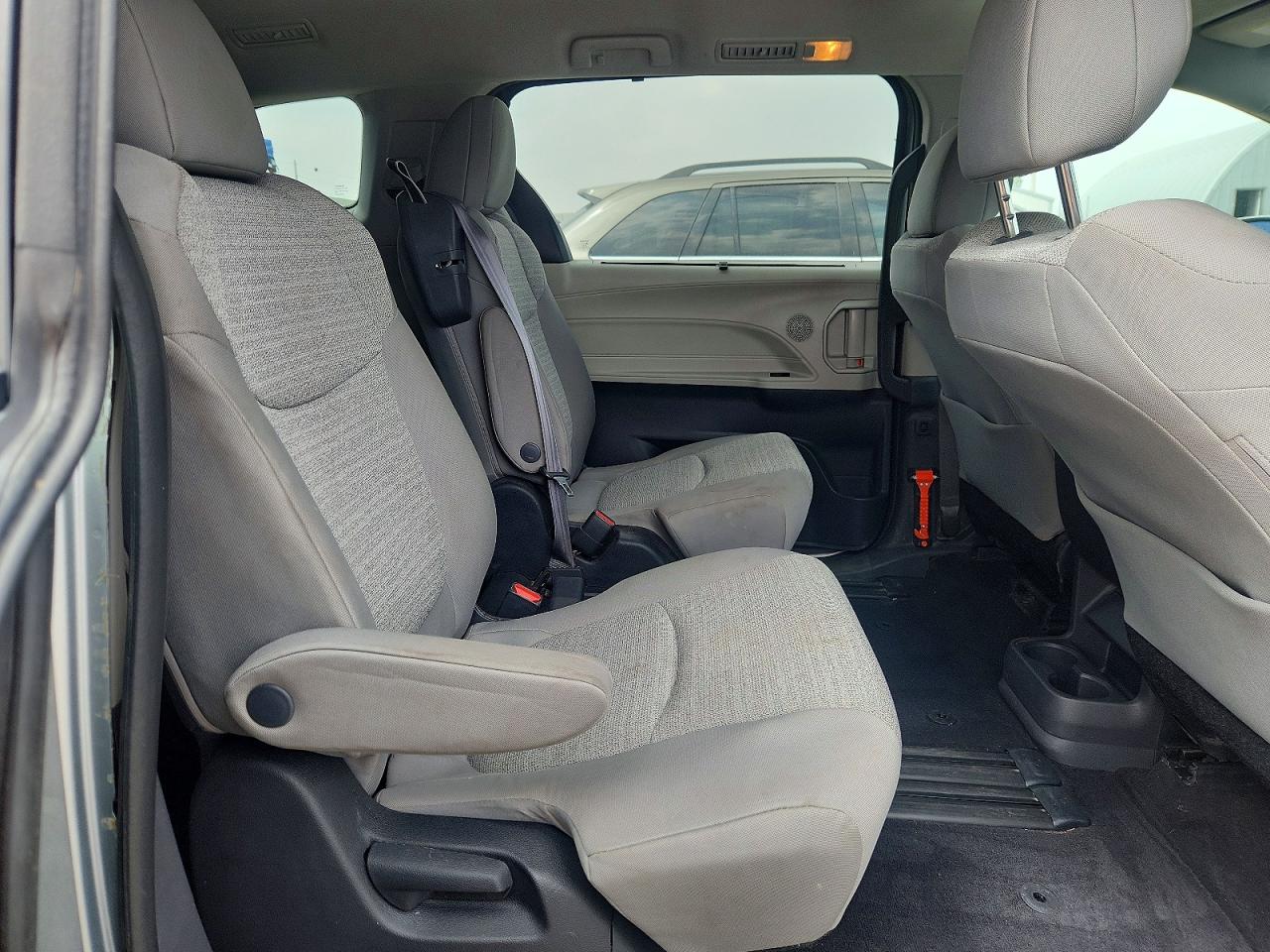 Toyota Sienna Le