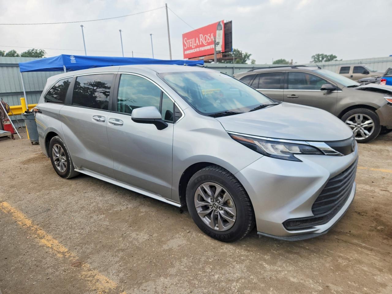 Toyota Sienna Le