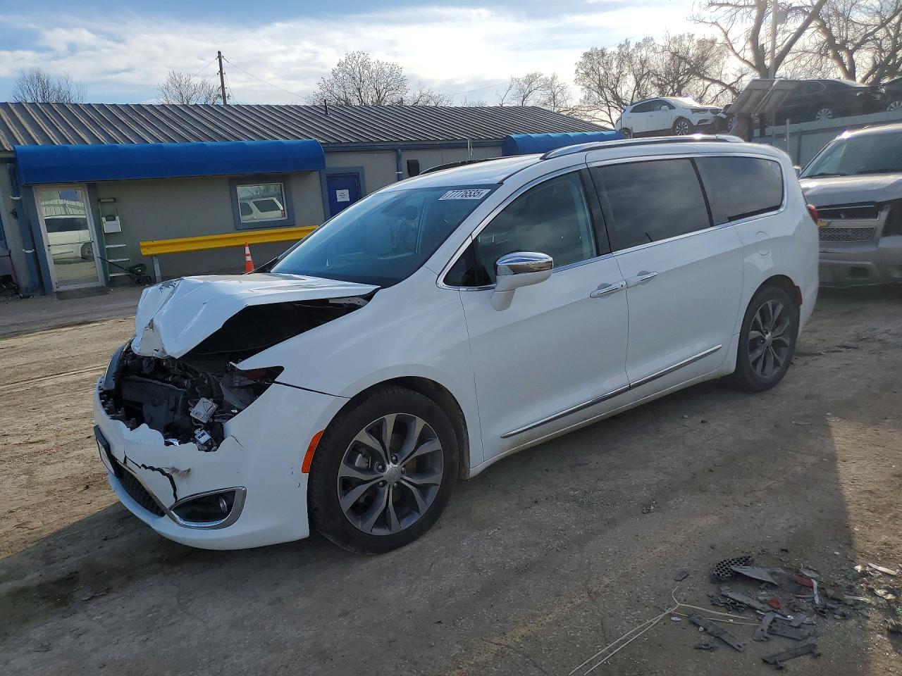 Salvage Chrysler Pacifica Image