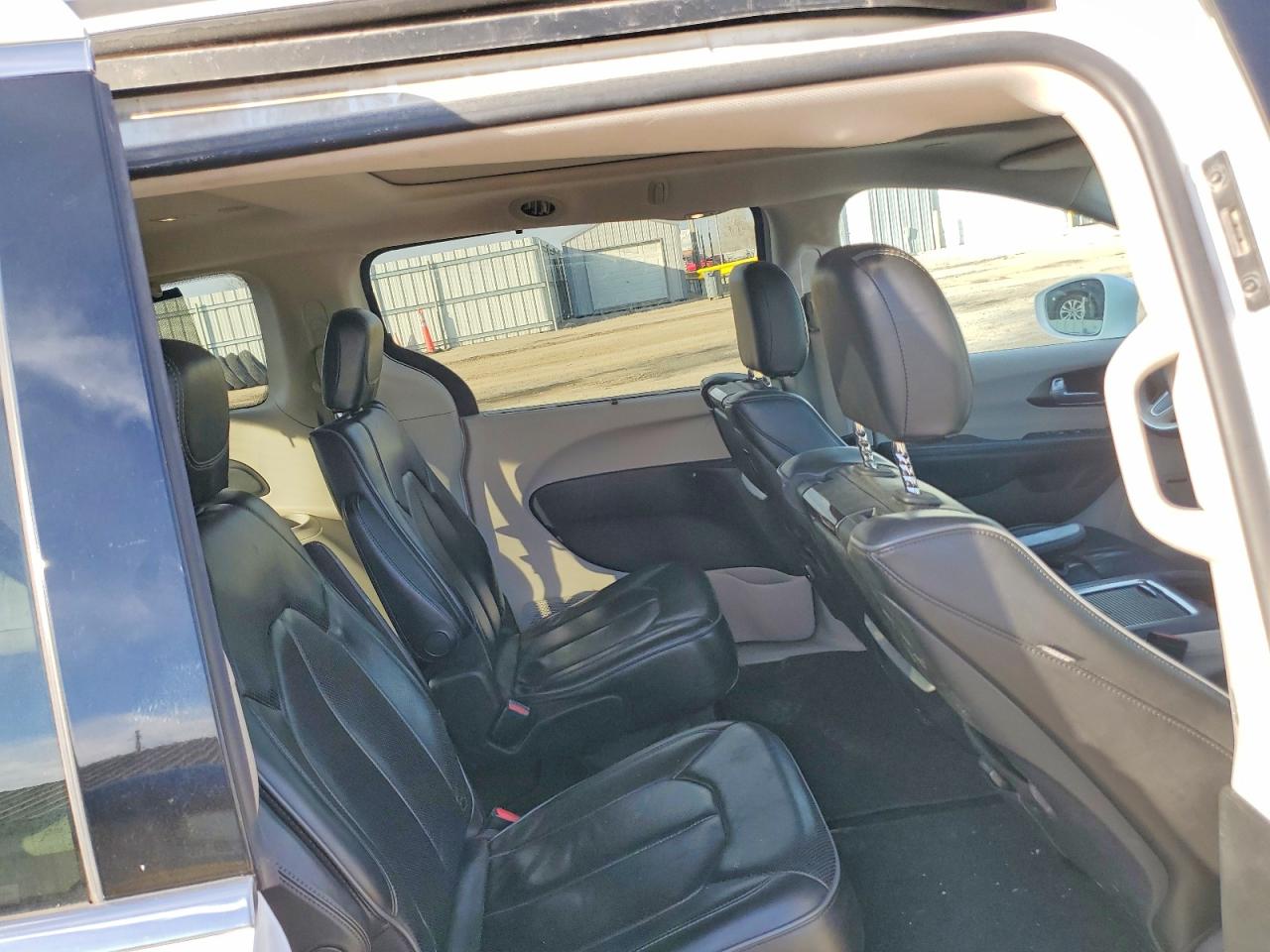 Chrysler Pacifica Limited