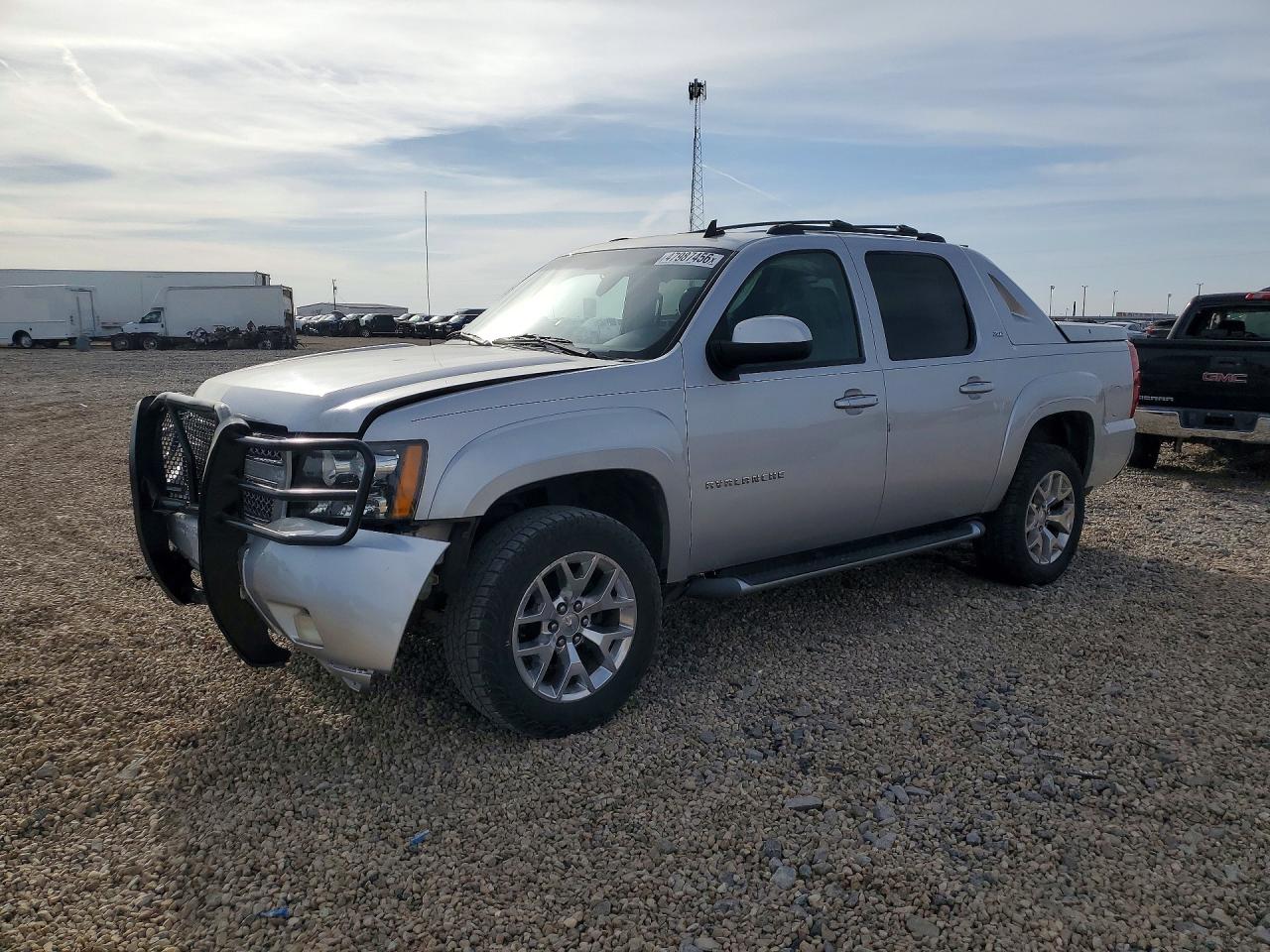 Salvage Chevrolet Avalanche Image