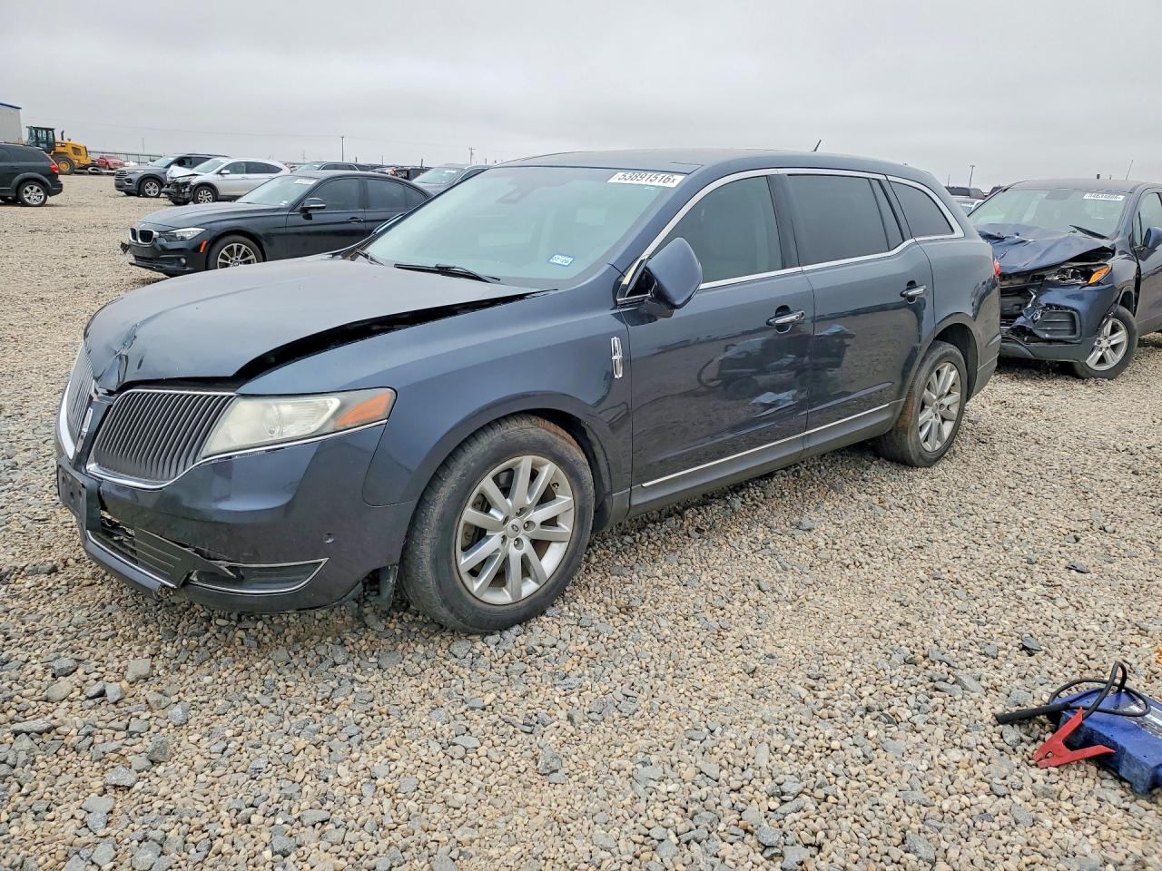 Salvage Lincoln MKT Image
