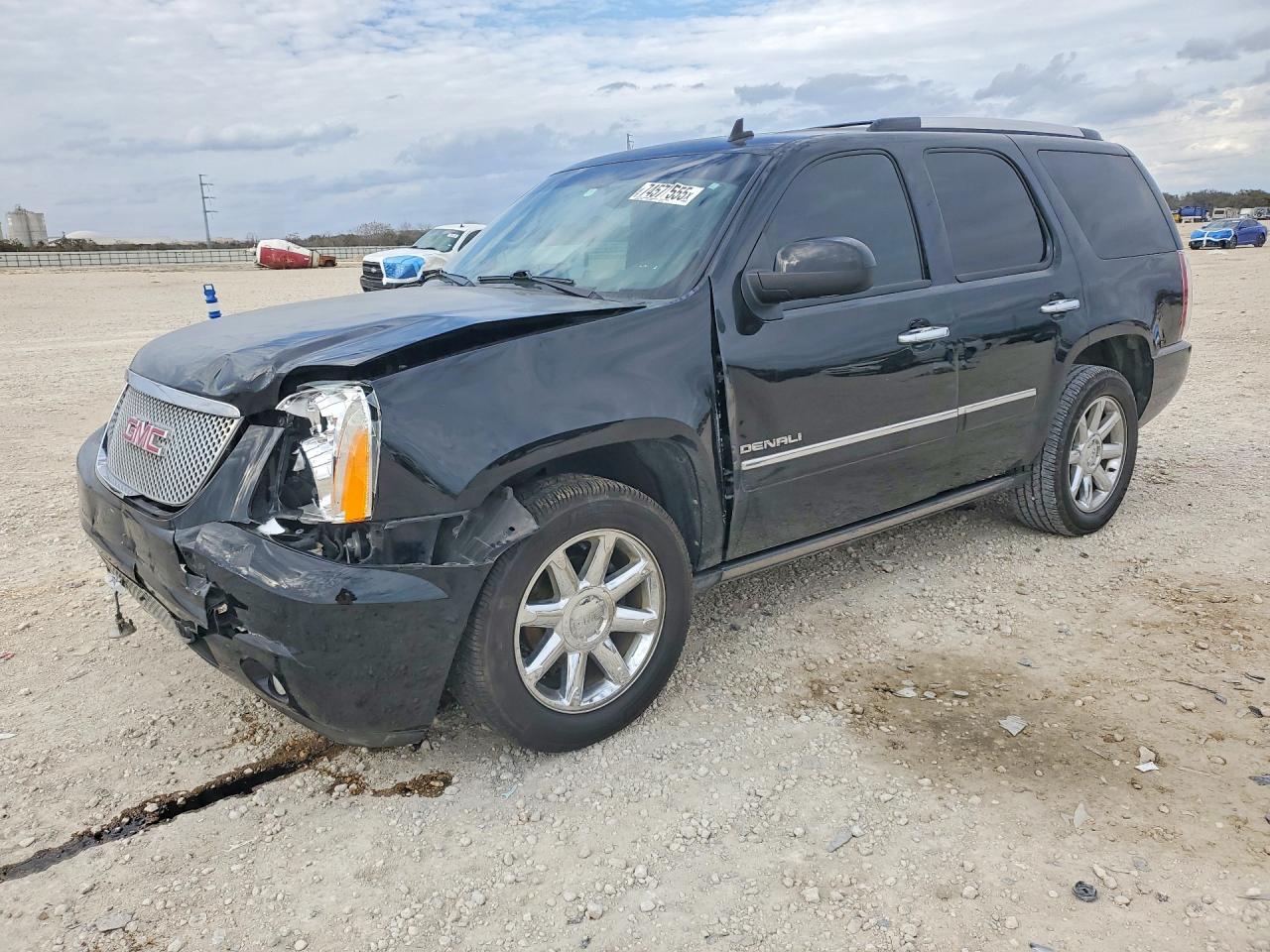 Salvage GMC Yukon Image