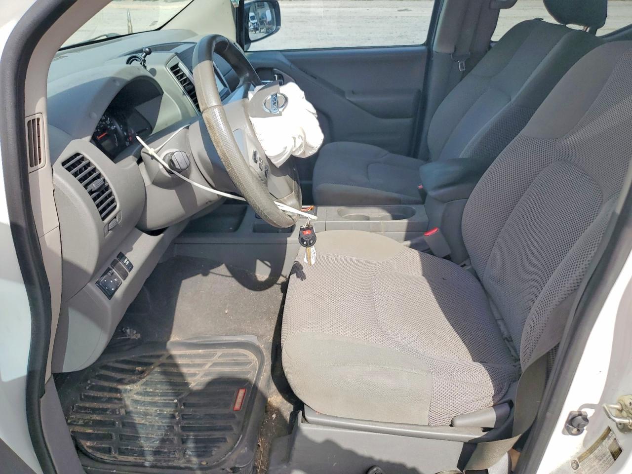 Nissan Frontier Sv