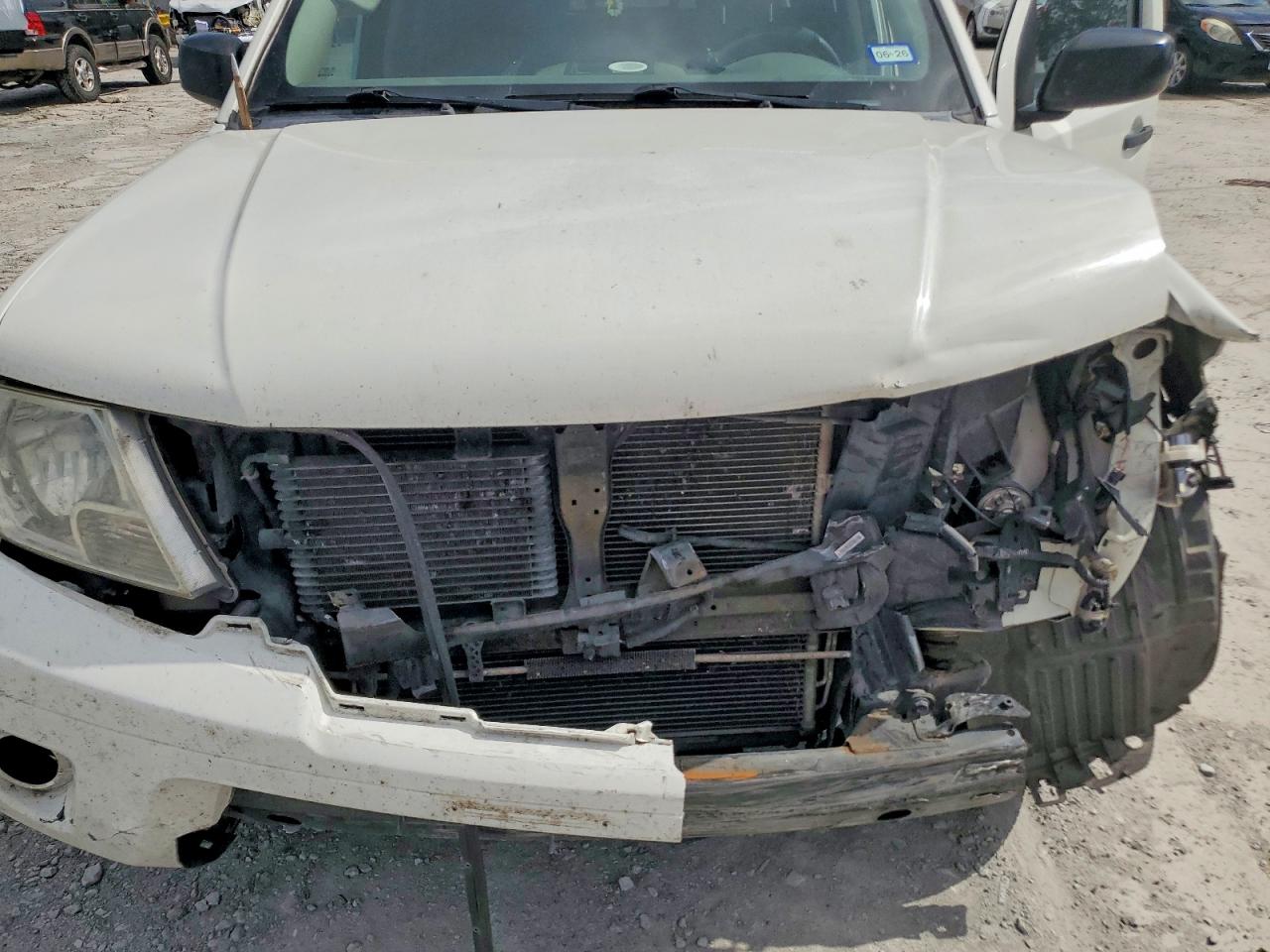 Nissan Frontier Sv