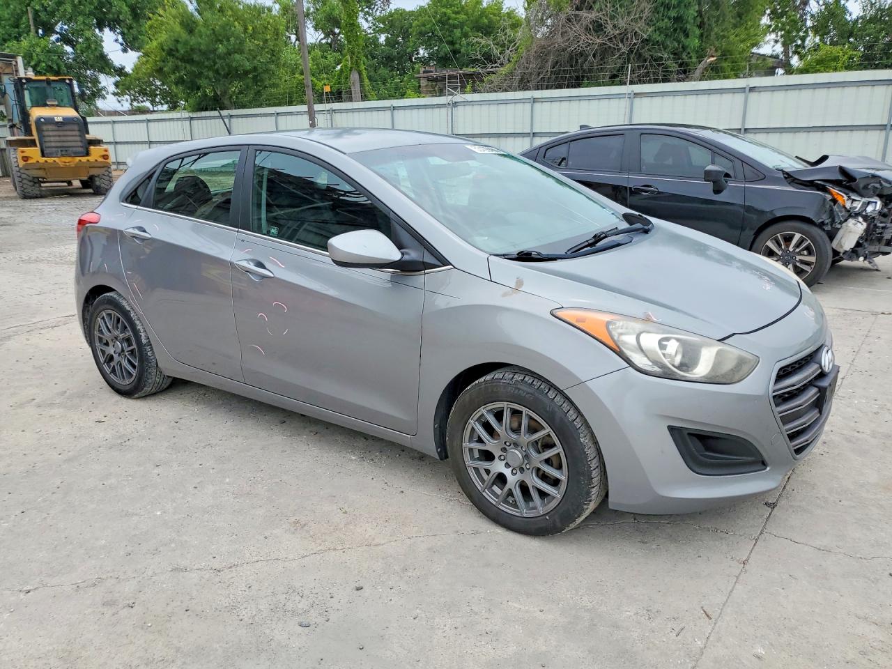Hyundai ELANTRA Base
