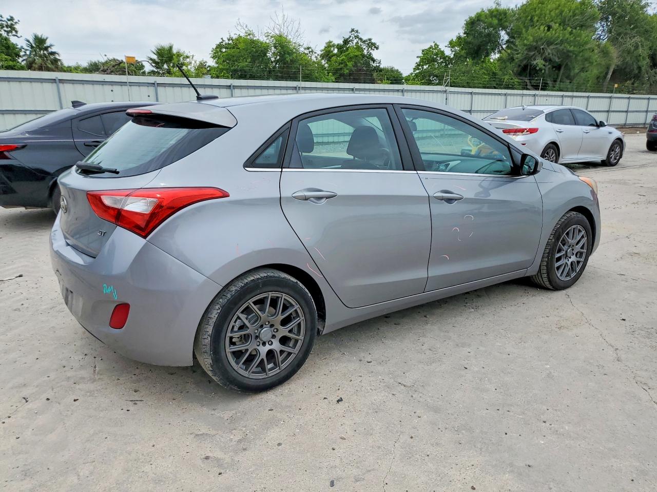 Hyundai ELANTRA Base
