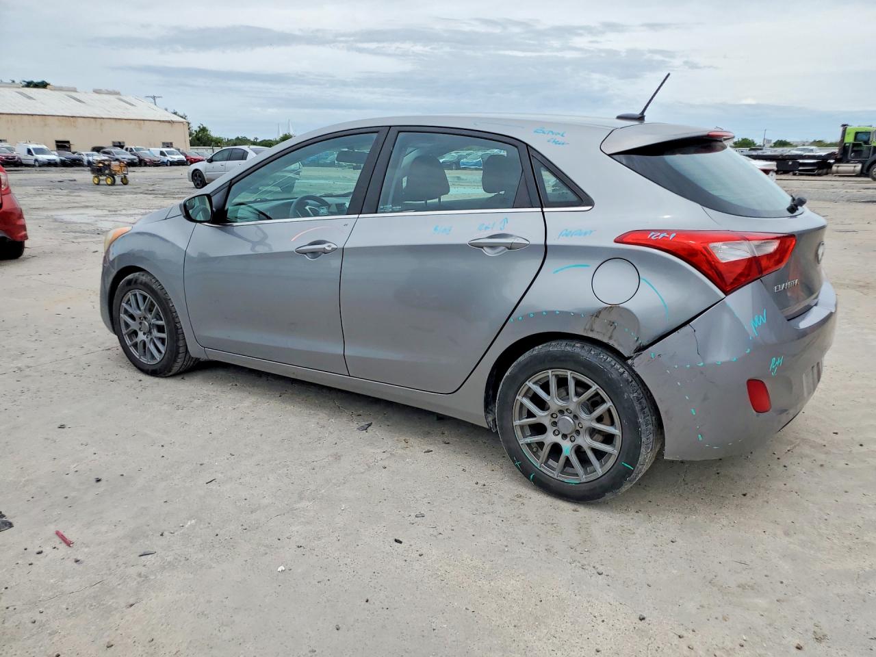 Hyundai ELANTRA Base