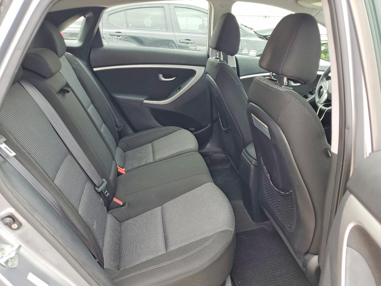 Hyundai ELANTRA Base