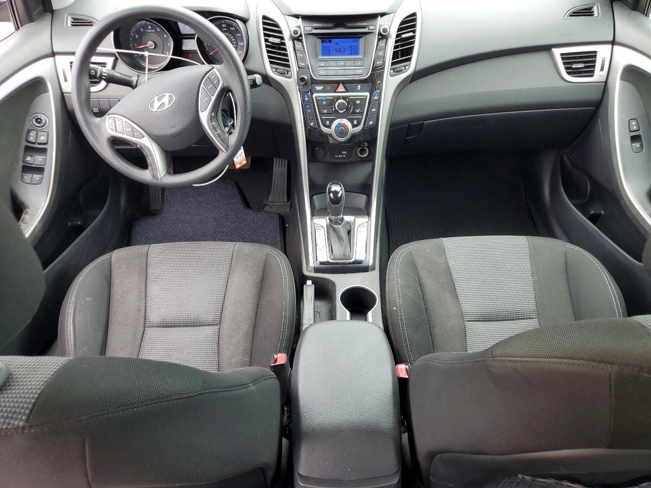 Hyundai ELANTRA Base
