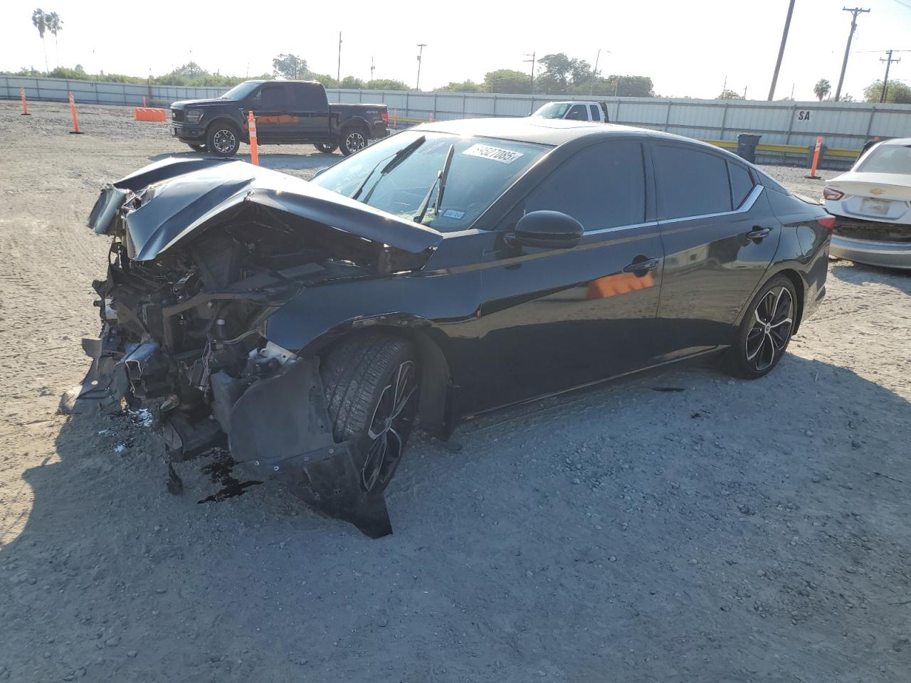 Salvage Nissan Altima Image