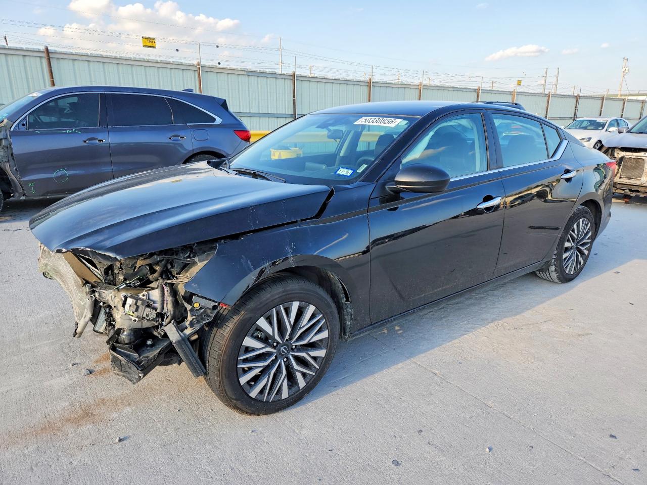 Salvage Nissan Altima Image