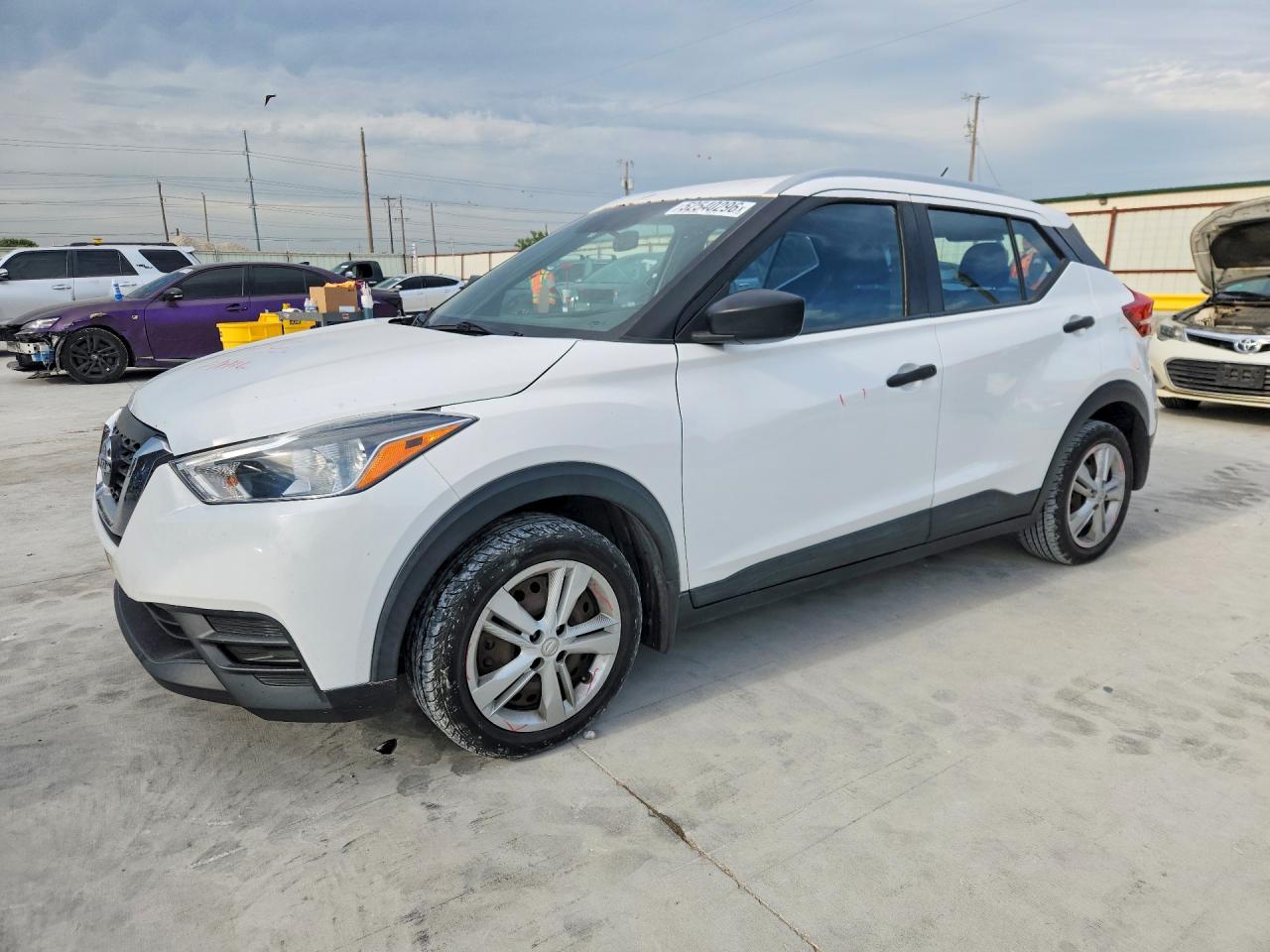 Salvage Nissan Kicks Image