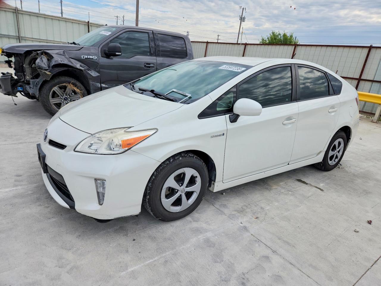 Salvage Toyota Prius Image