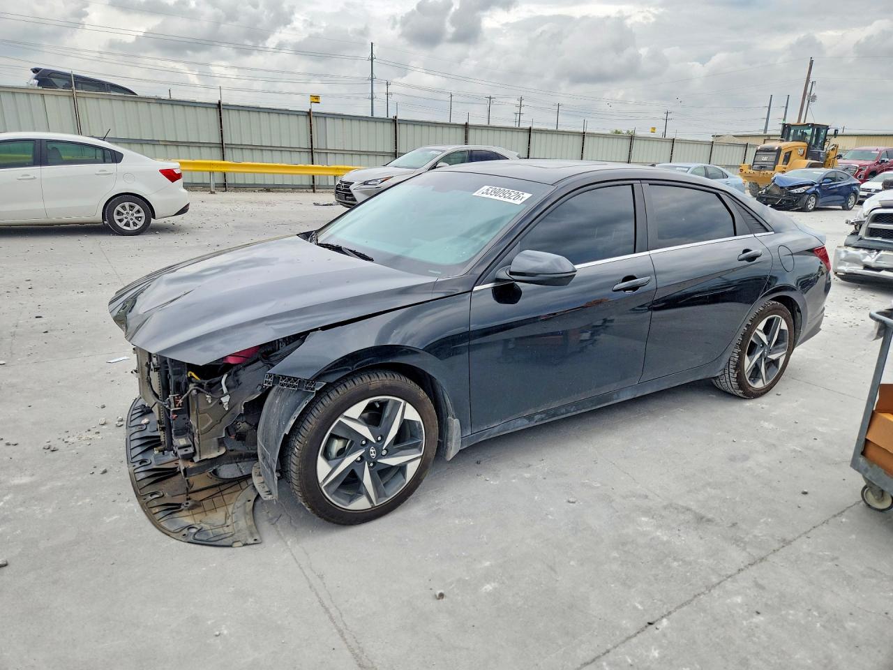 Salvage Hyundai ELANTRA Image