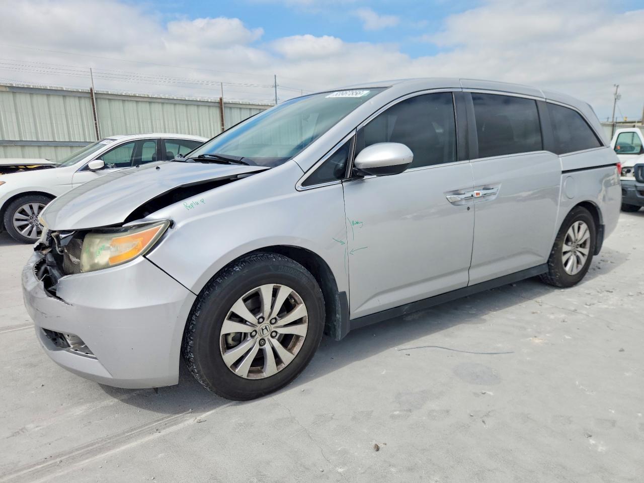 Salvage Honda Odyssey Image