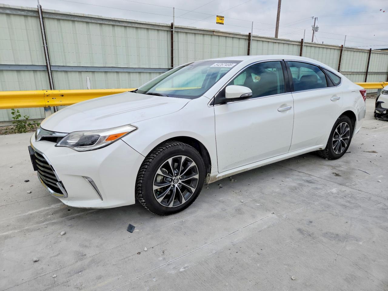 Salvage Toyota Avalon Image