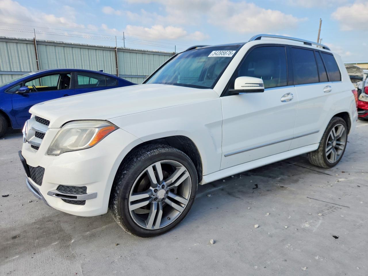Salvage Mercedes-Benz GLK Image