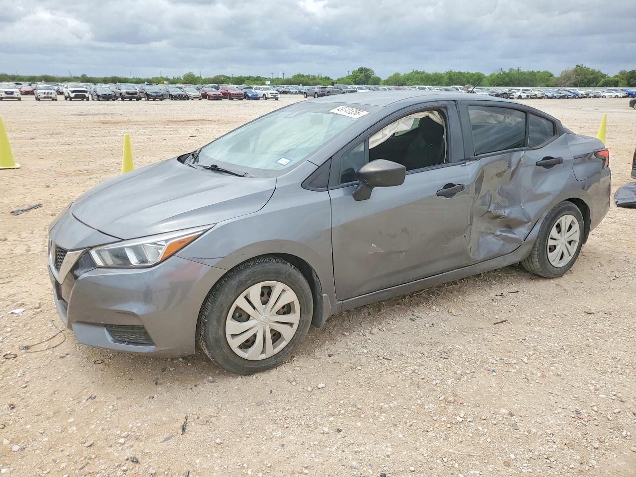 Salvage Nissan Versa Image