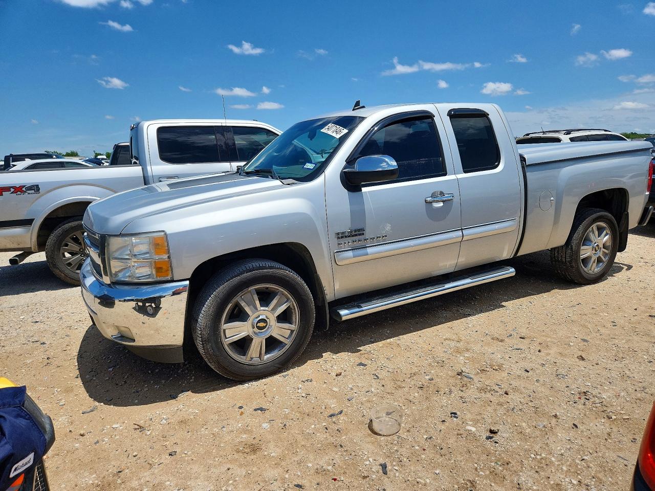 Salvage Chevrolet Silverado Image