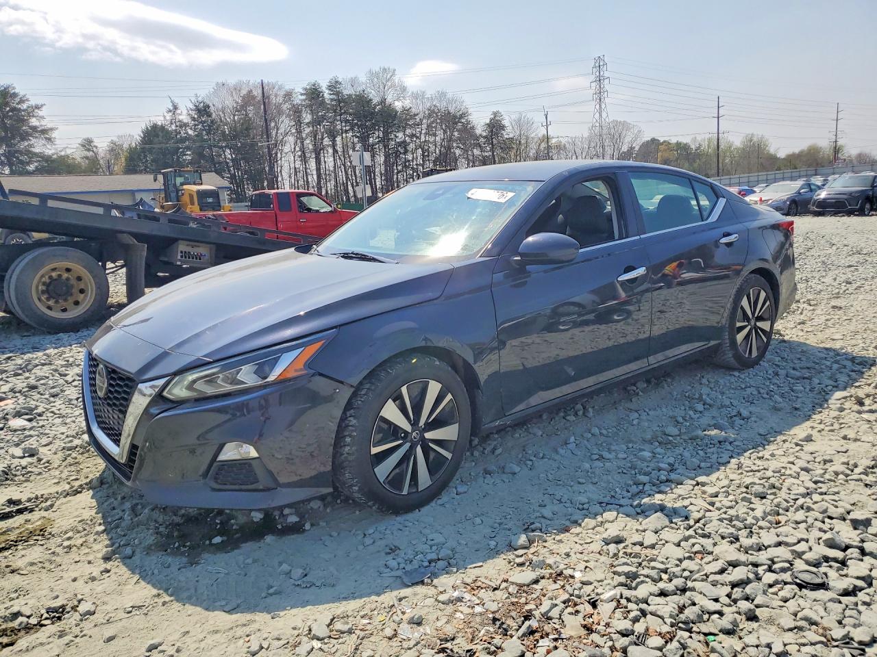 Salvage Nissan Altima Image