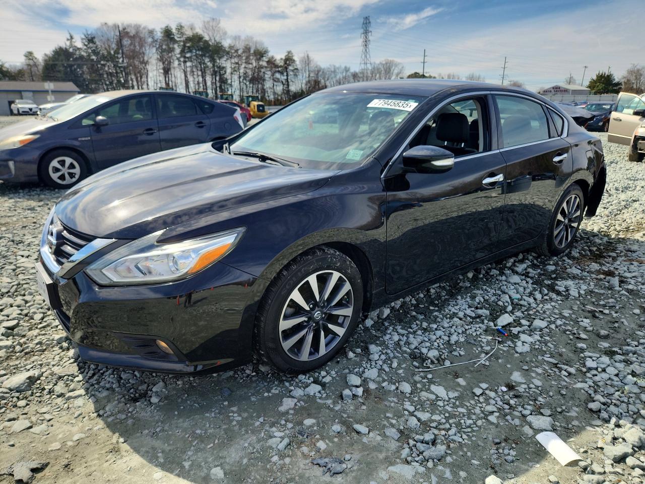 Salvage Nissan Altima Image