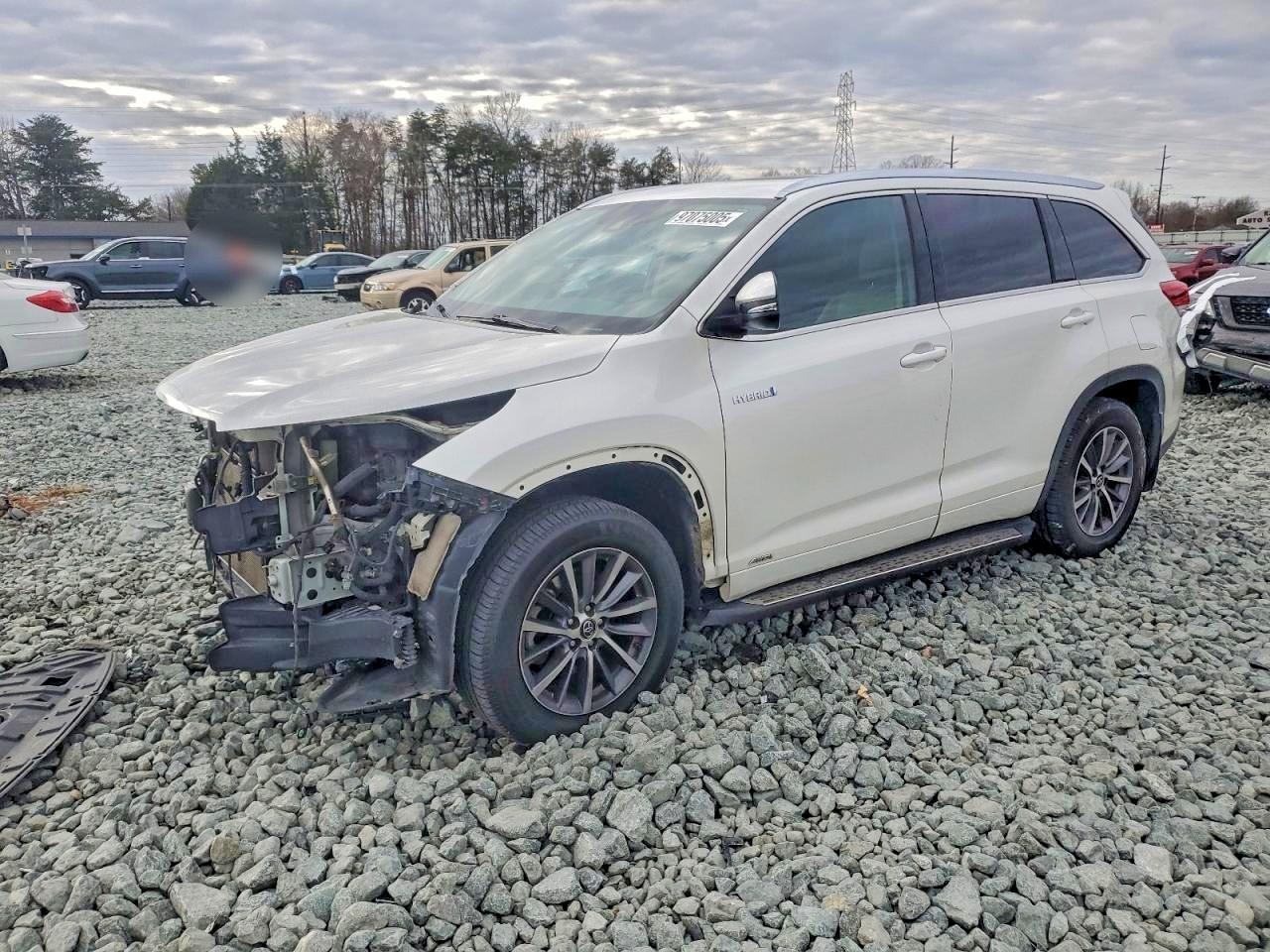 Salvage Toyota Highlander Image