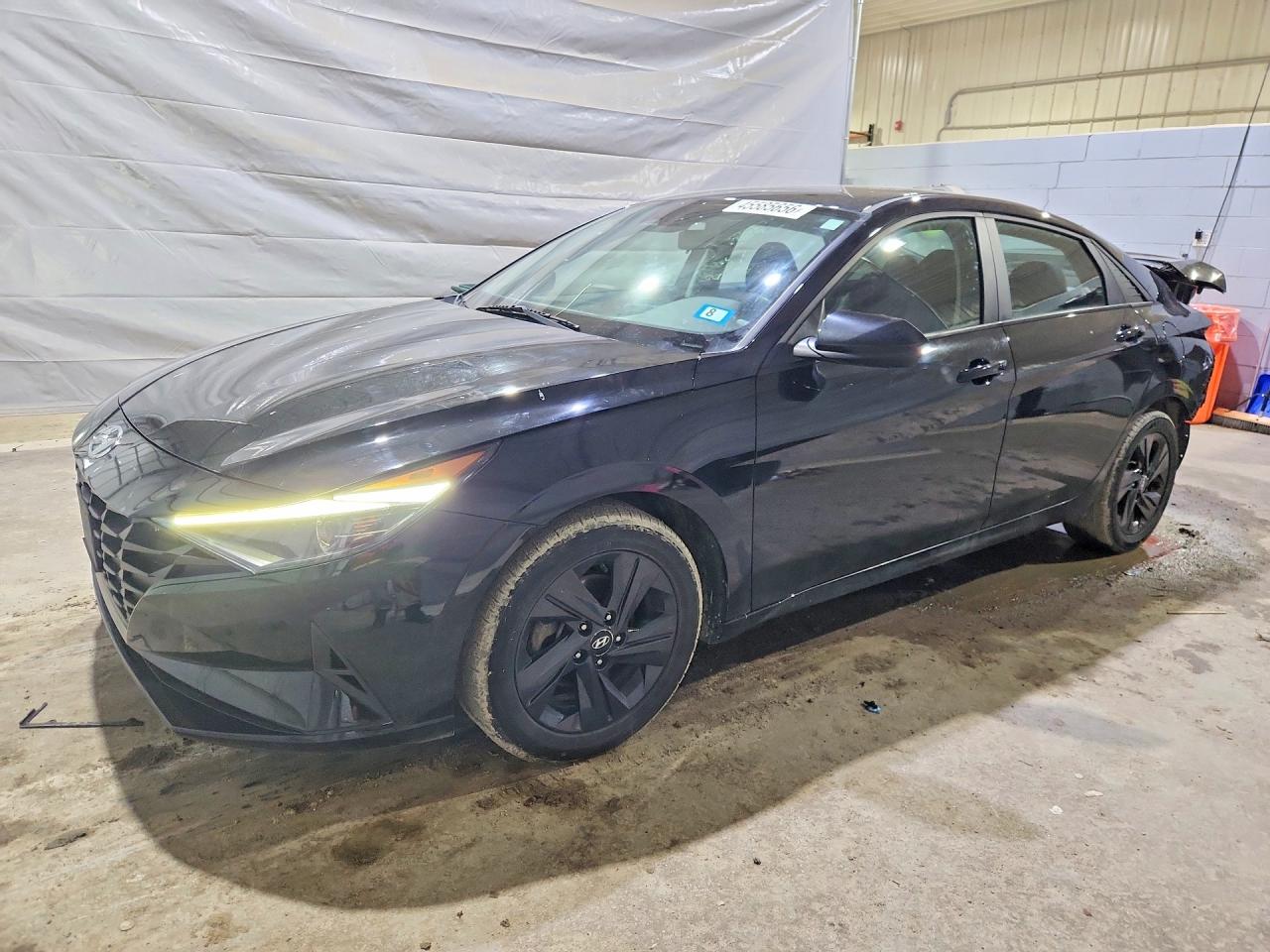 Salvage Hyundai ELANTRA Image