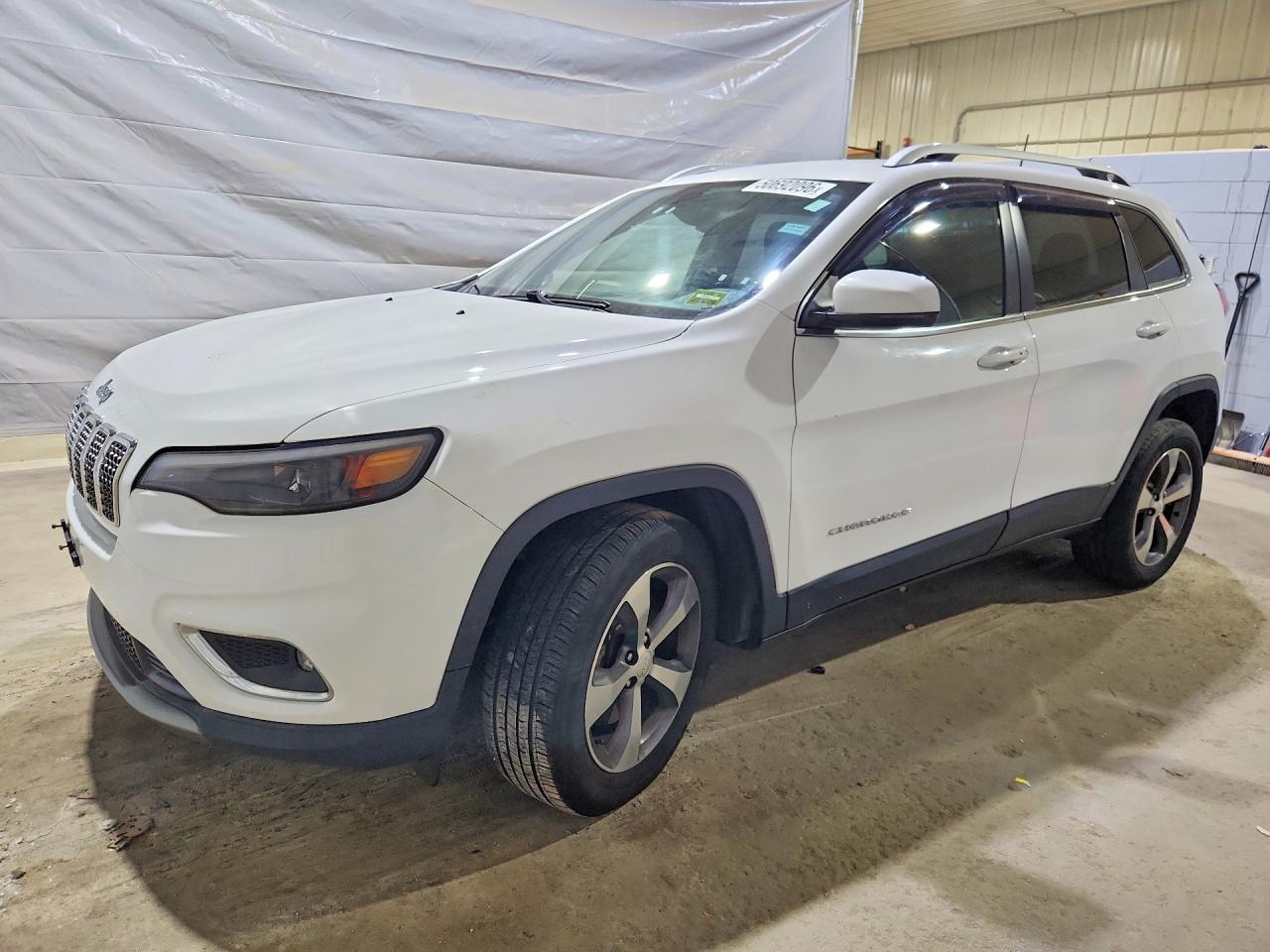 Salvage Jeep Grand Cherokee Image