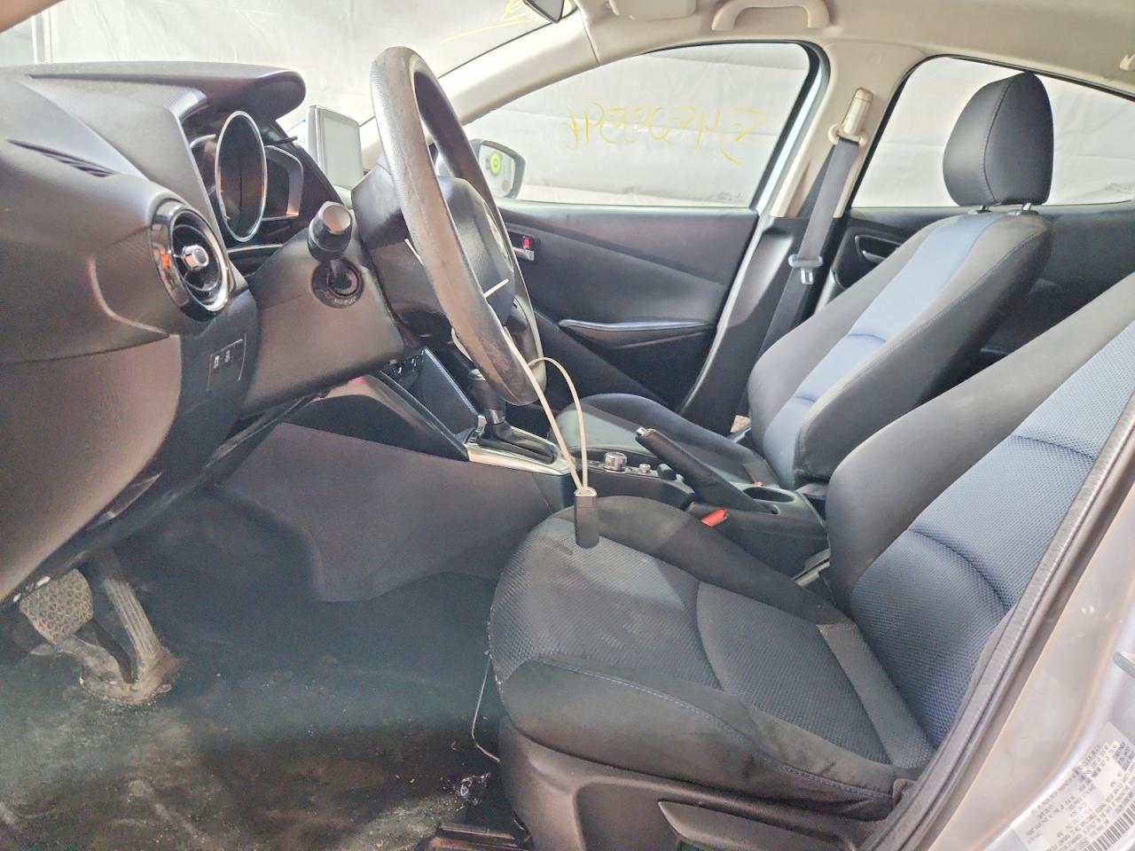 Toyota Yaris Base