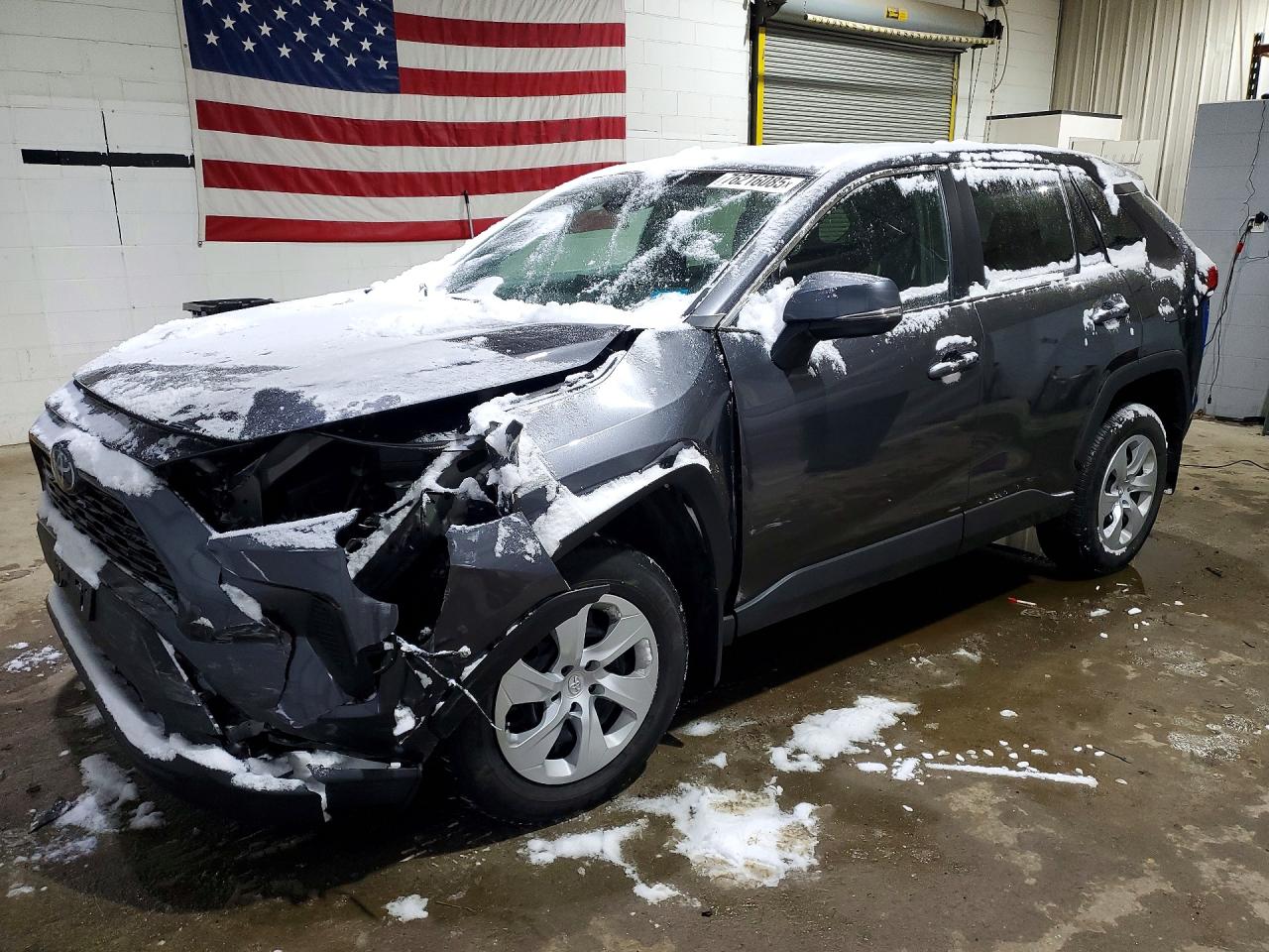 Salvage Toyota RAV4 Image