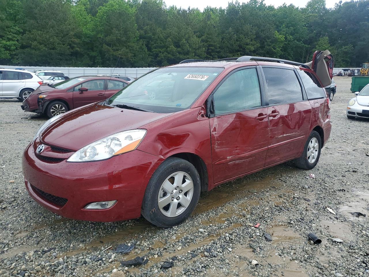 Salvage Toyota Sienna Image