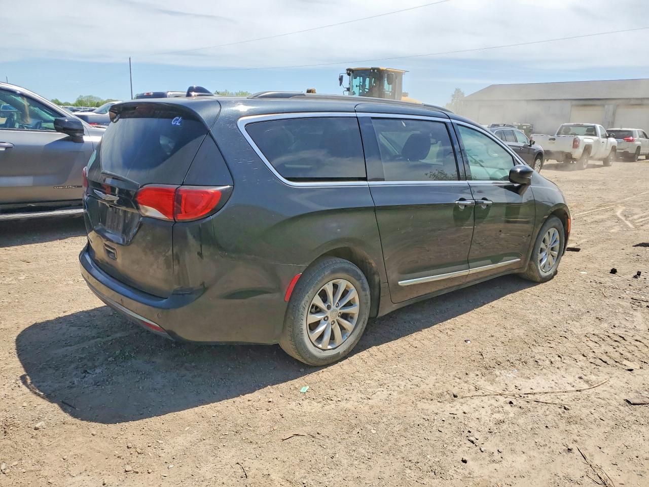 Chrysler Pacifica Touring L