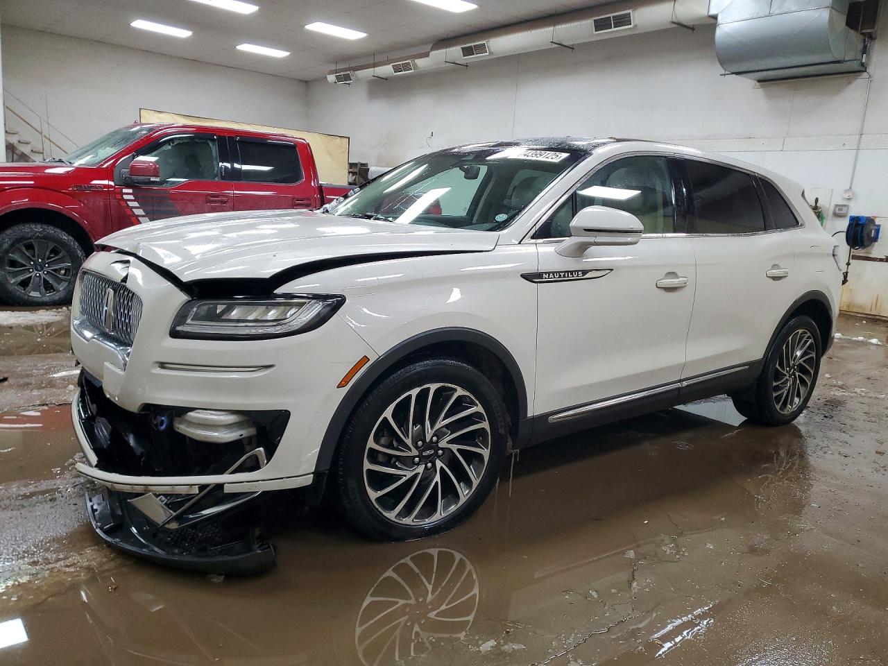 Salvage Lincoln Nautilus Image
