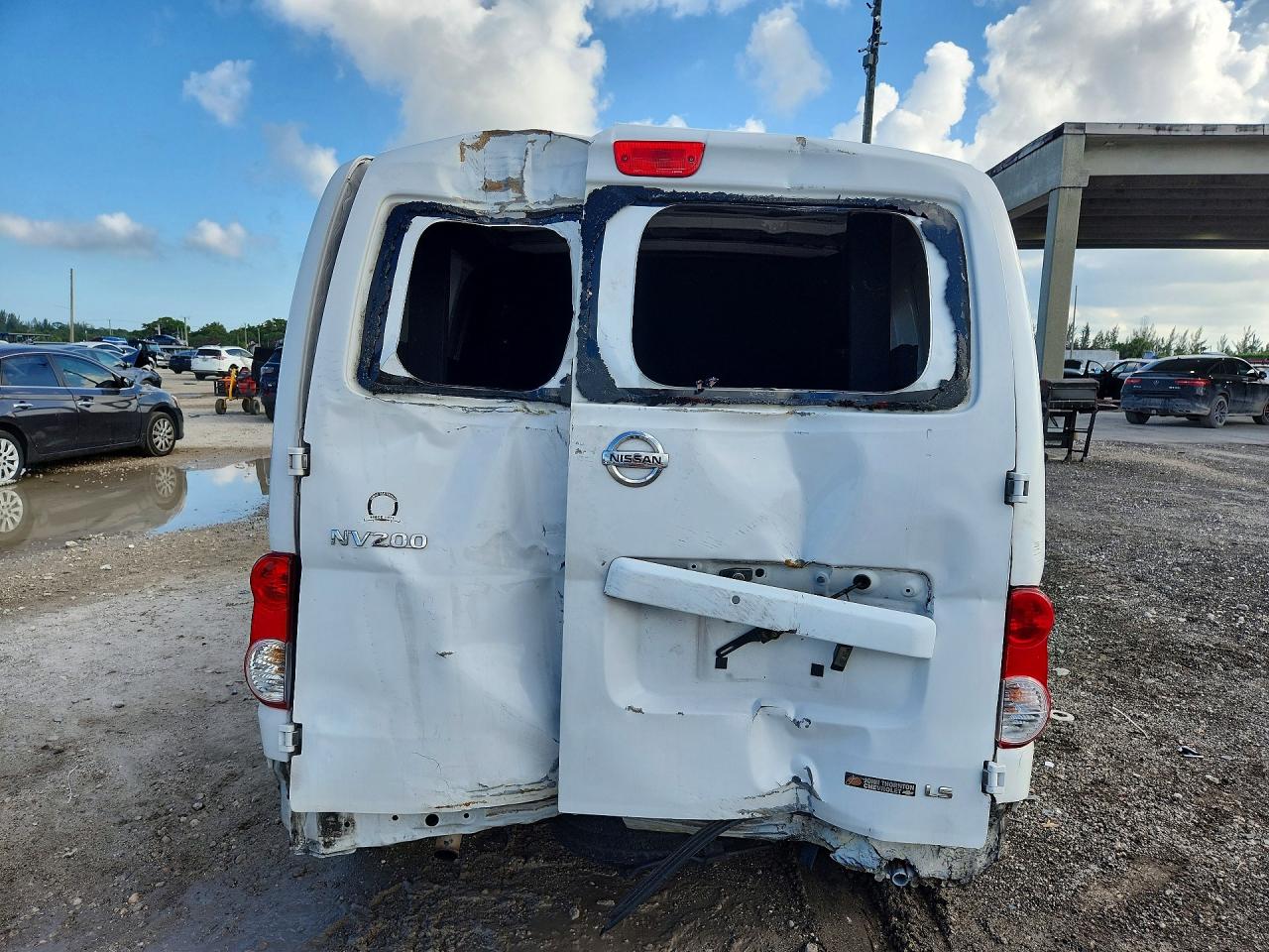Nissan Nv