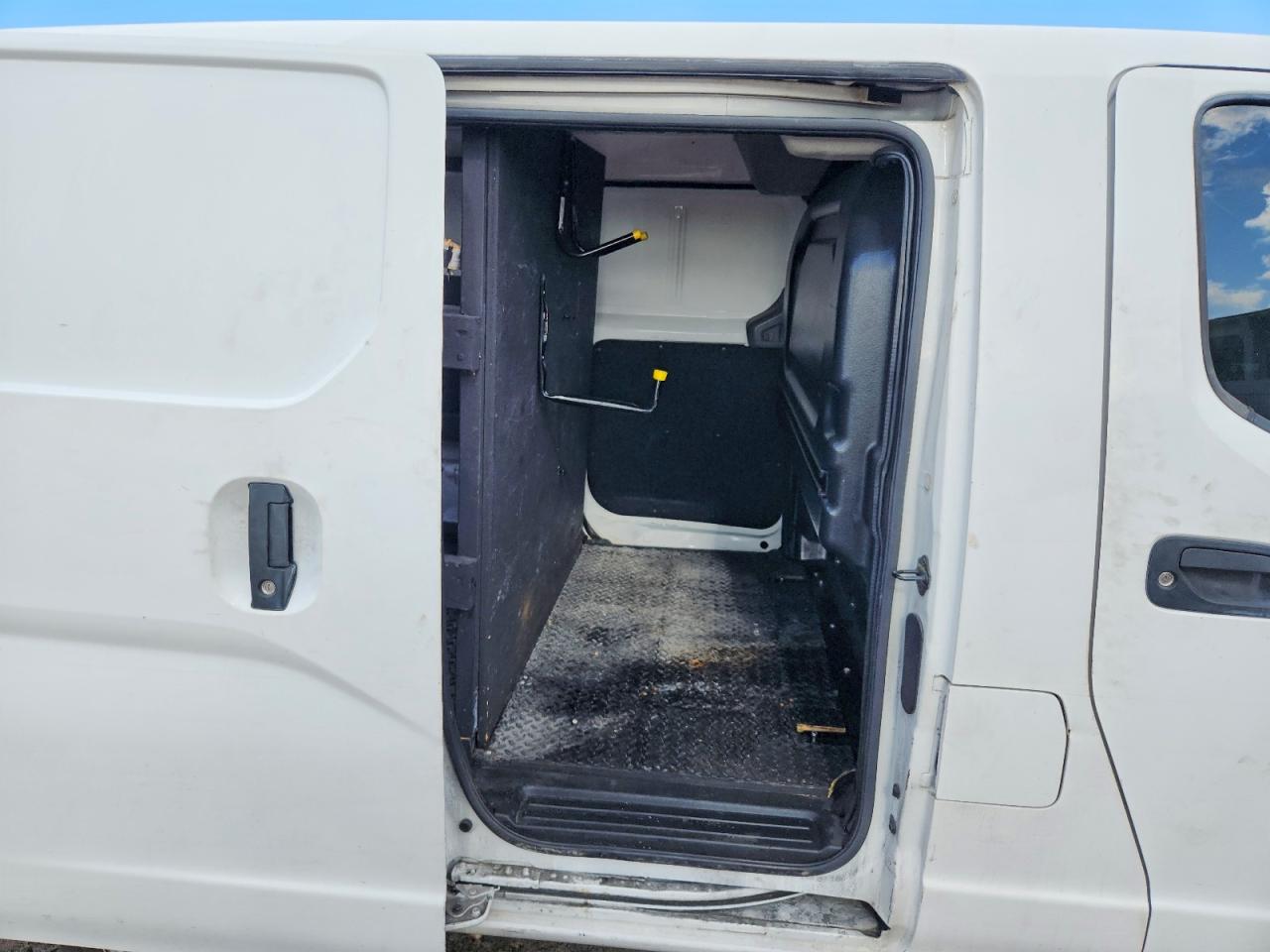 Nissan Nv