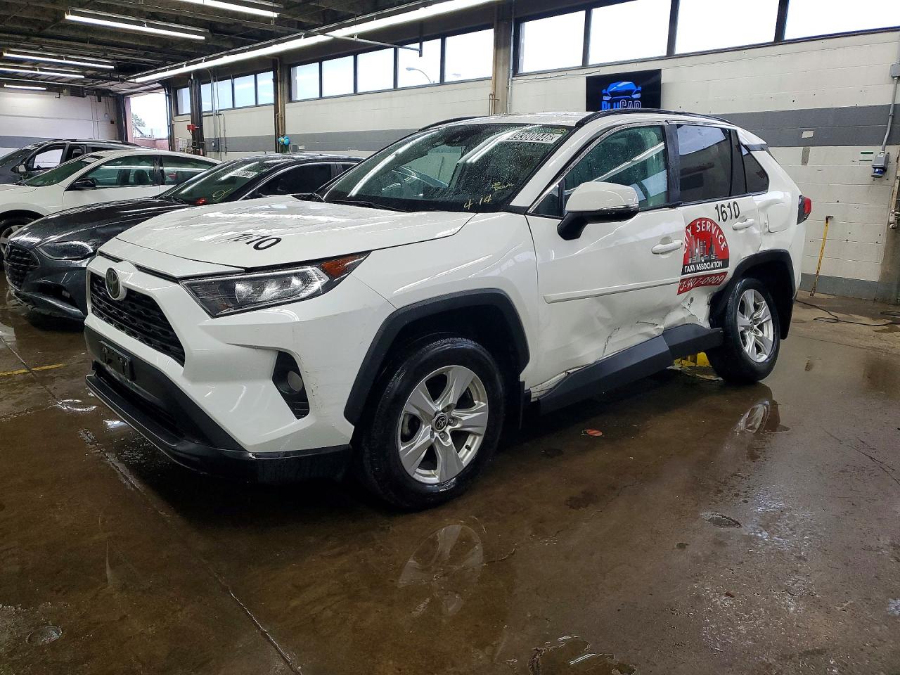Salvage Toyota RAV4 Image