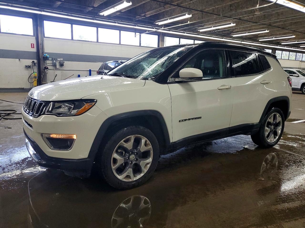 Salvage Jeep Compass Image