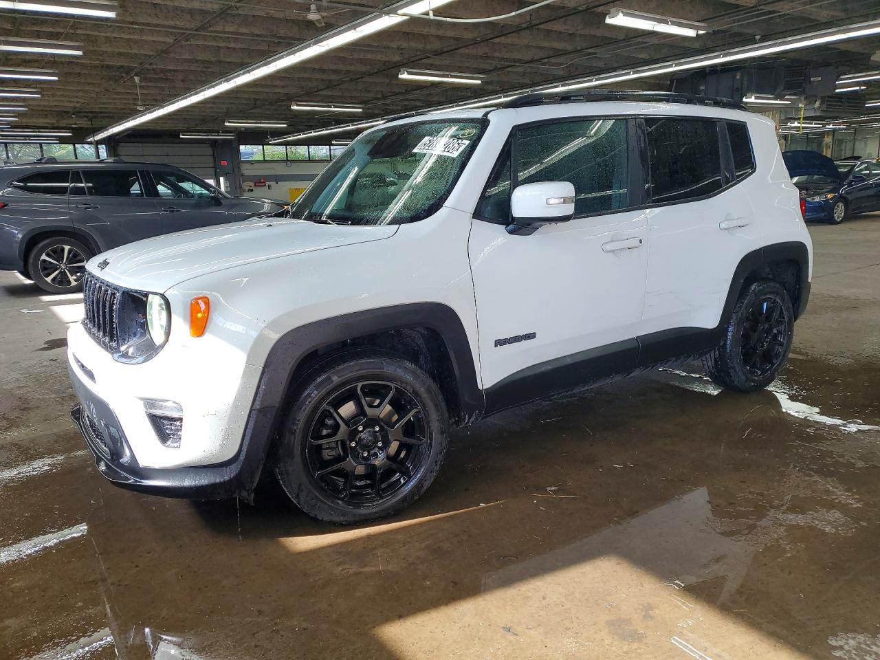 Salvage Jeep Renegade Image