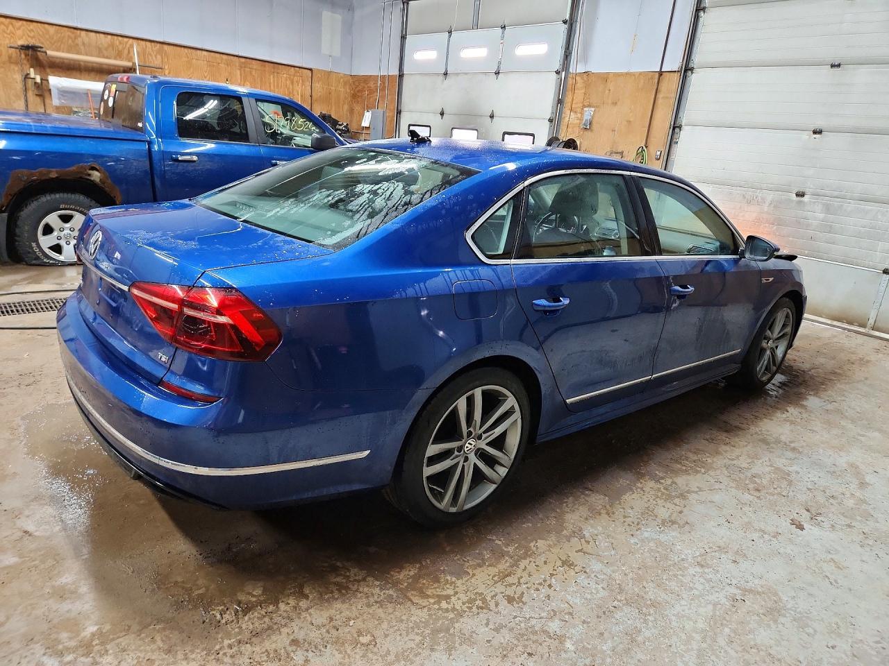 Volkswagen Passat R-line