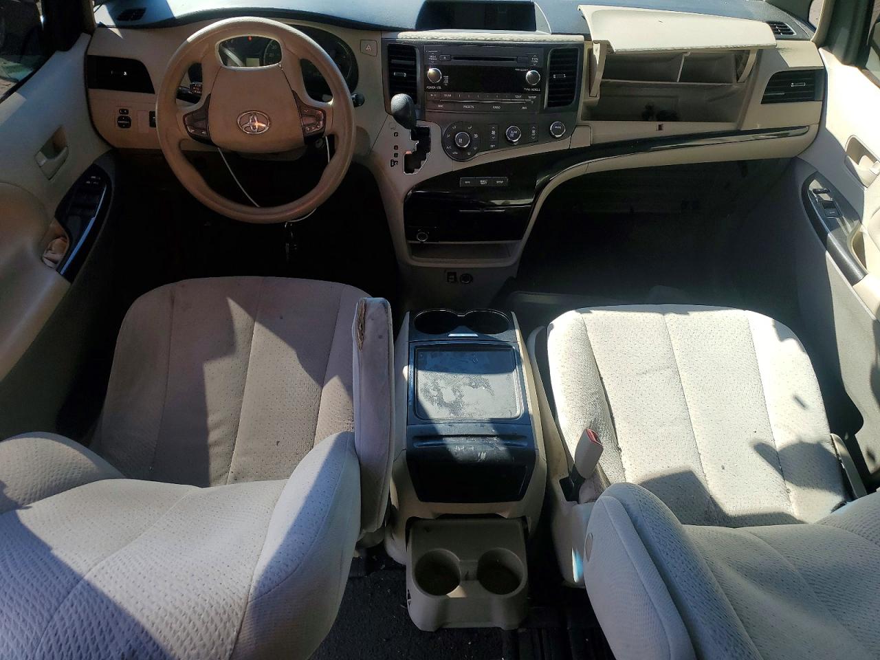 Toyota Sienna Le 8-passenger