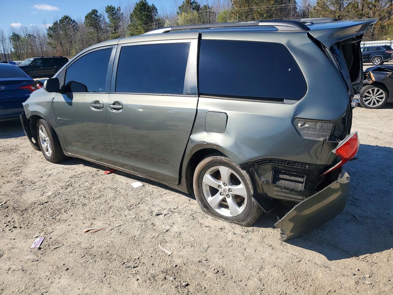 Toyota Sienna Le 8-passenger