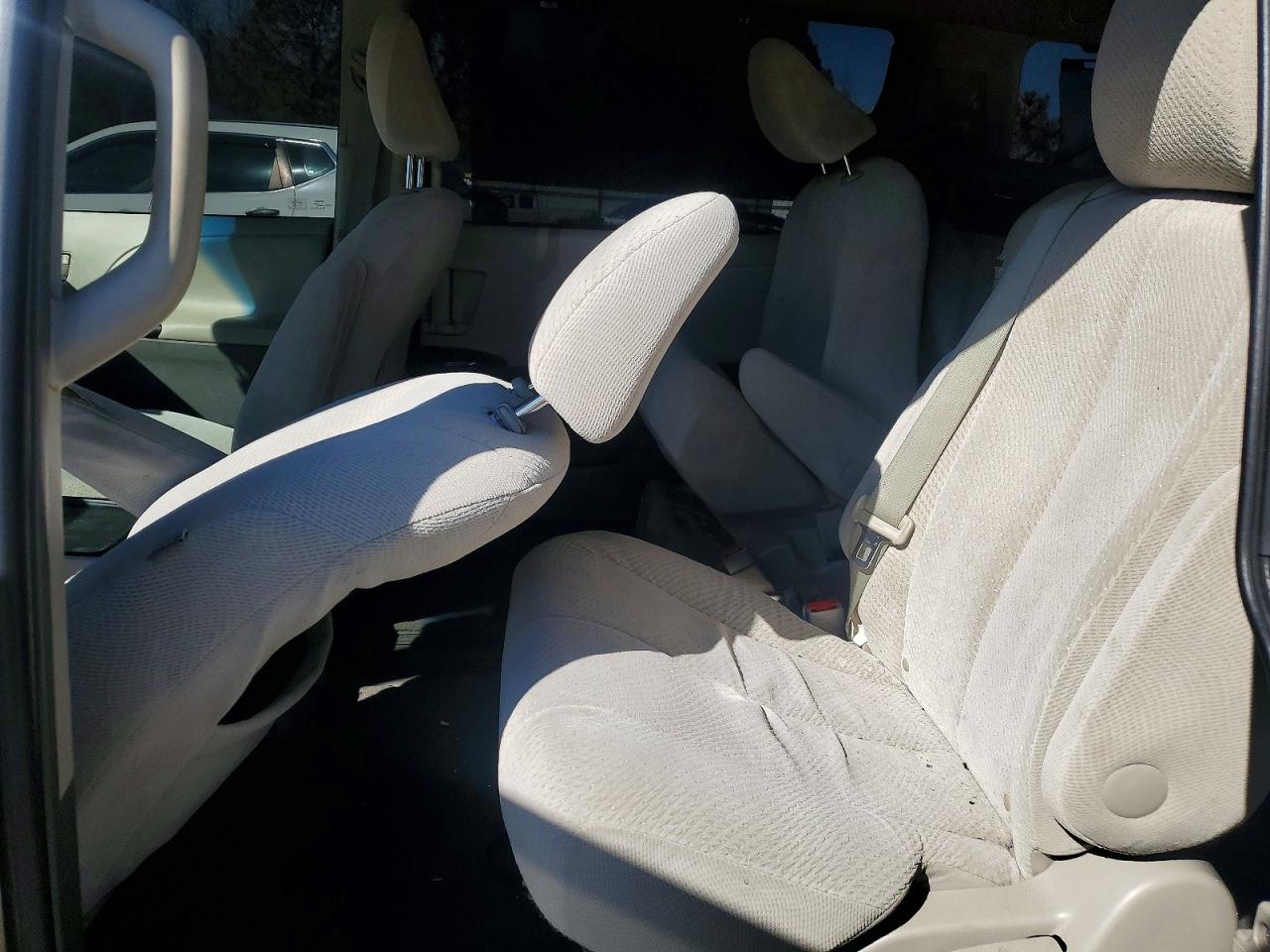 Toyota Sienna Le 8-passenger