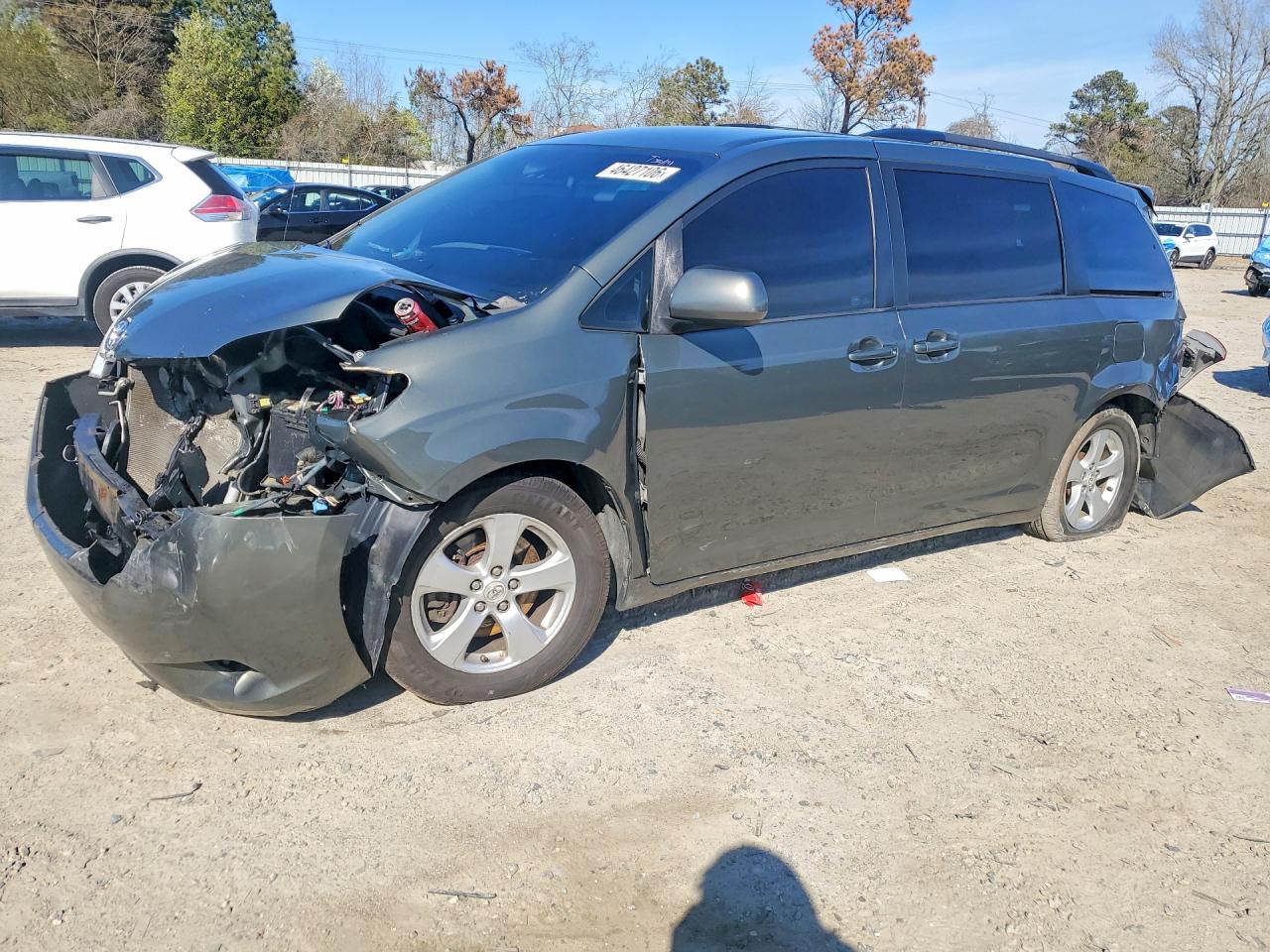 Salvage Toyota Sienna Image