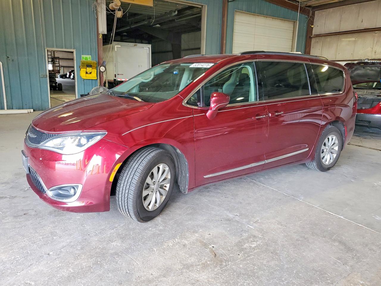 Salvage Chrysler Pacifica Image