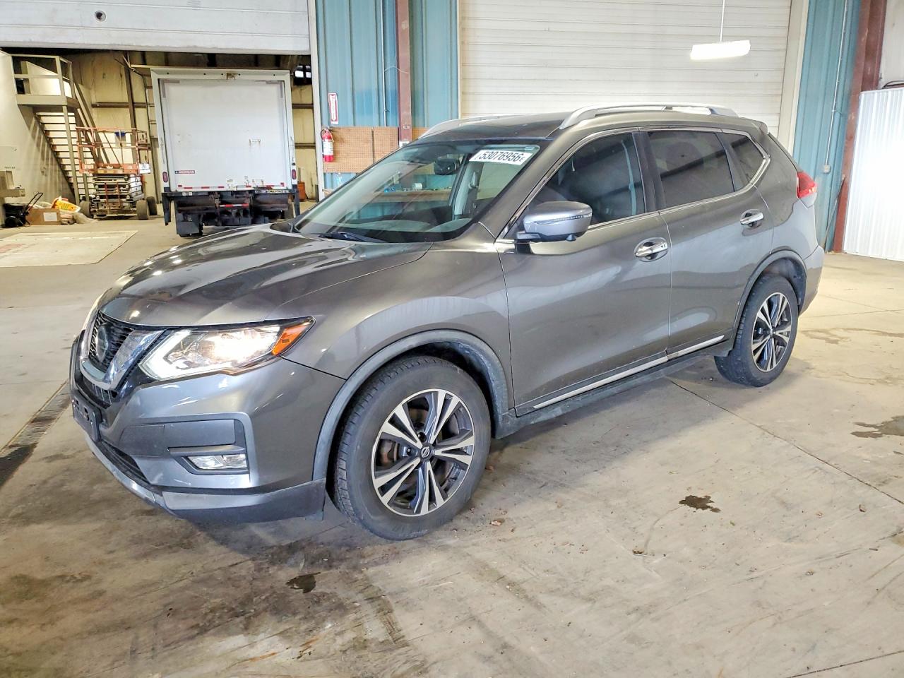 Salvage Nissan Rogue Image
