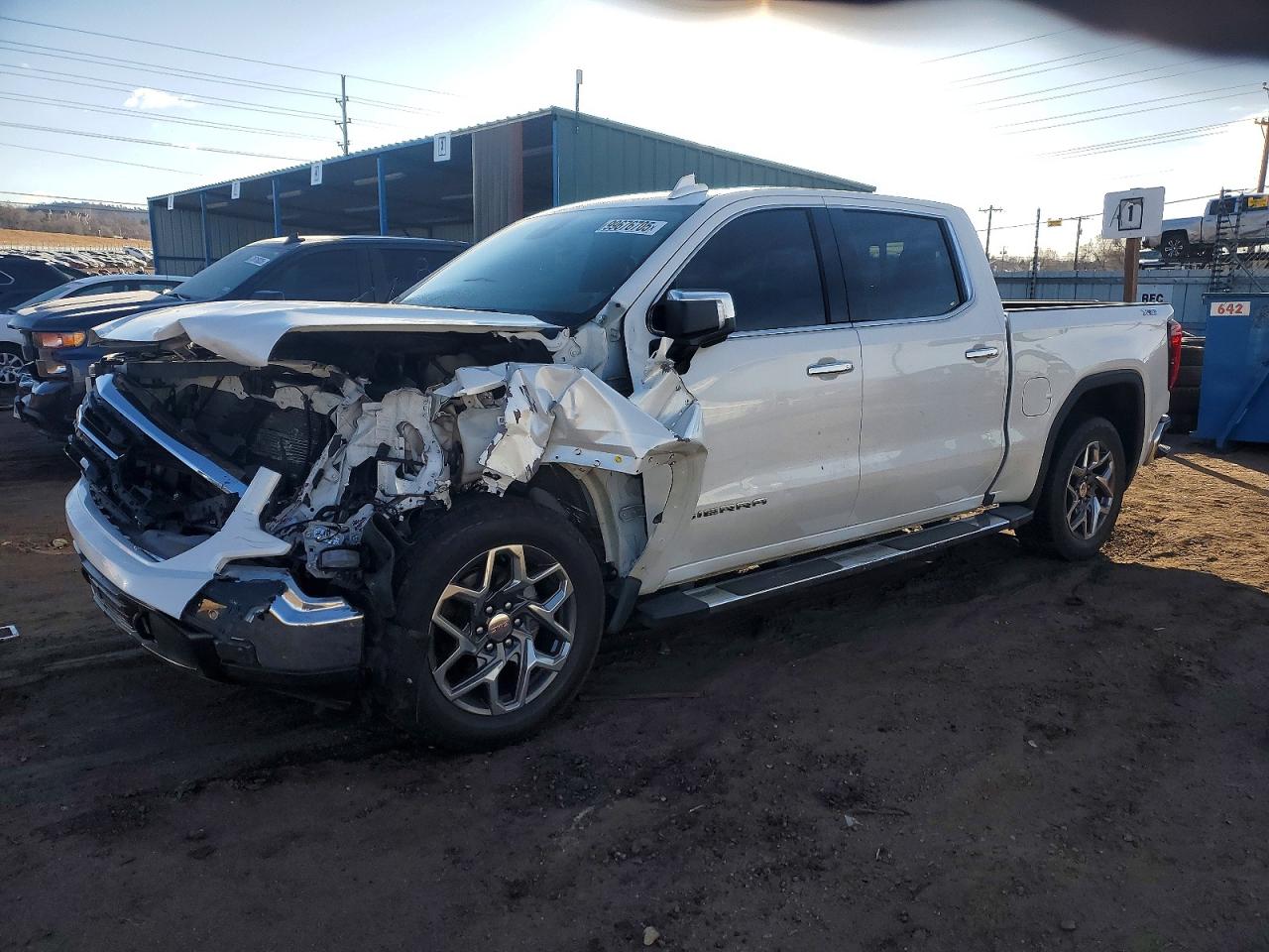 Salvage GMC Sierra Image