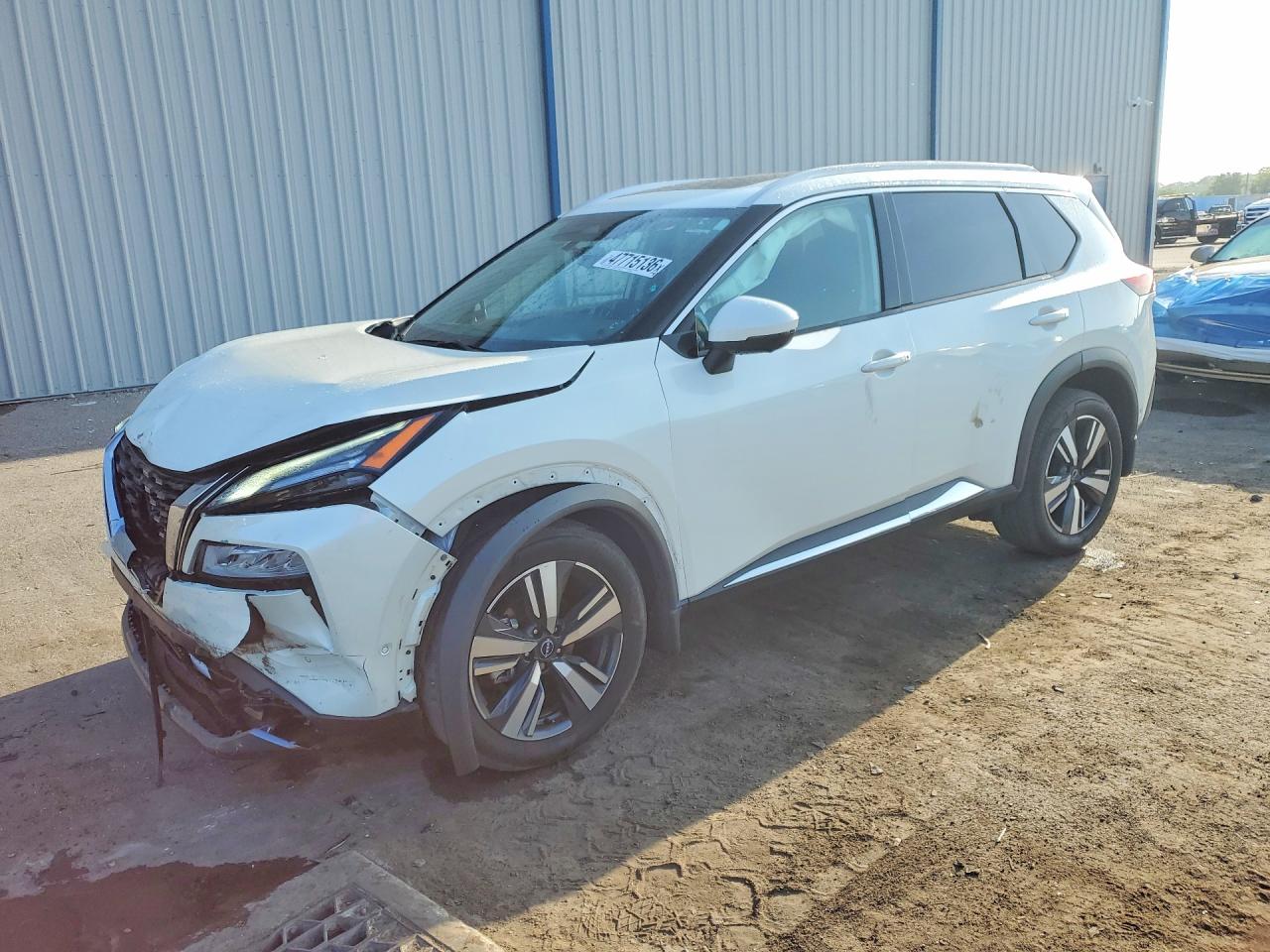 Salvage Nissan Rogue Image