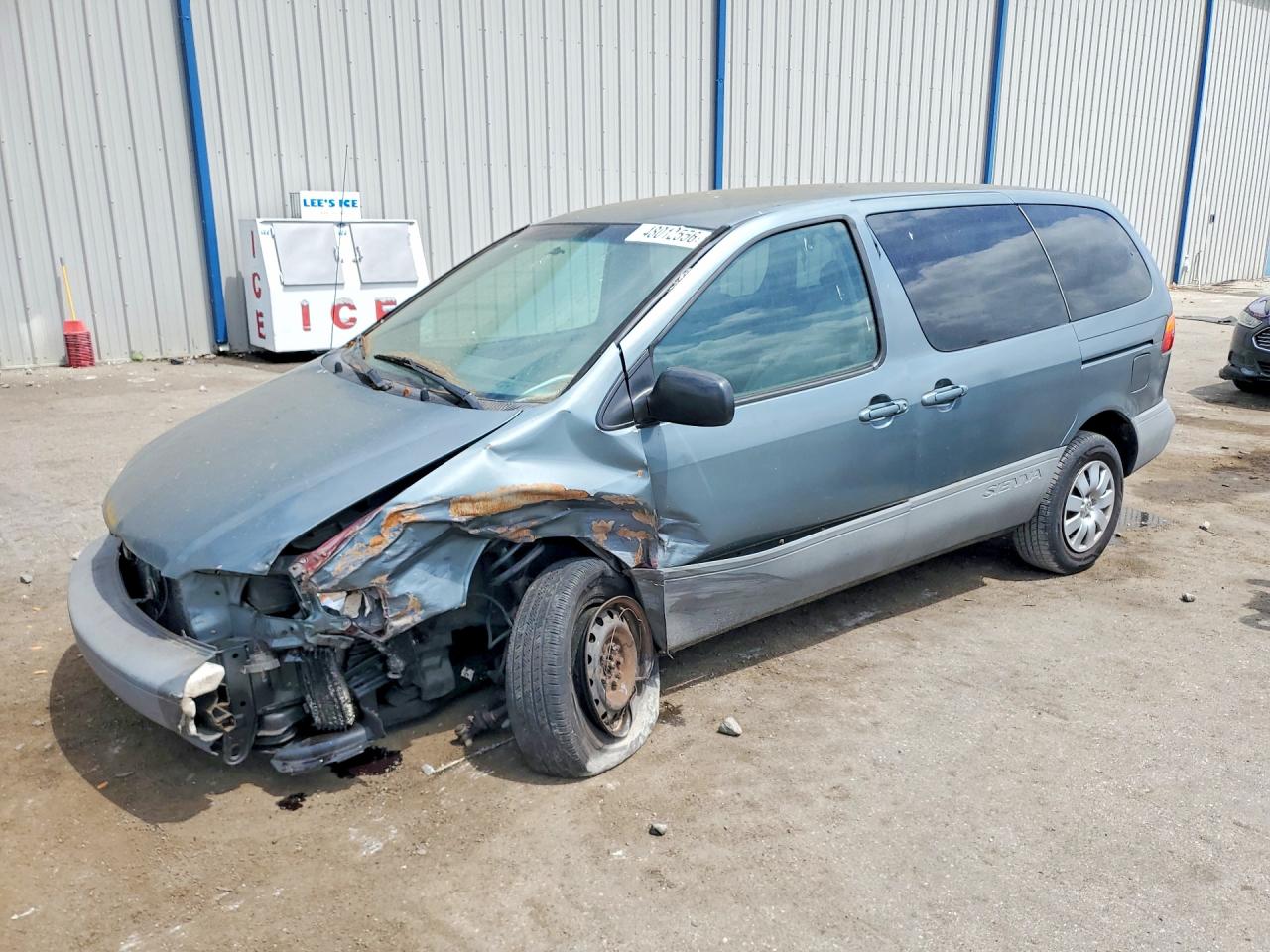 Salvage Toyota Sienna Image