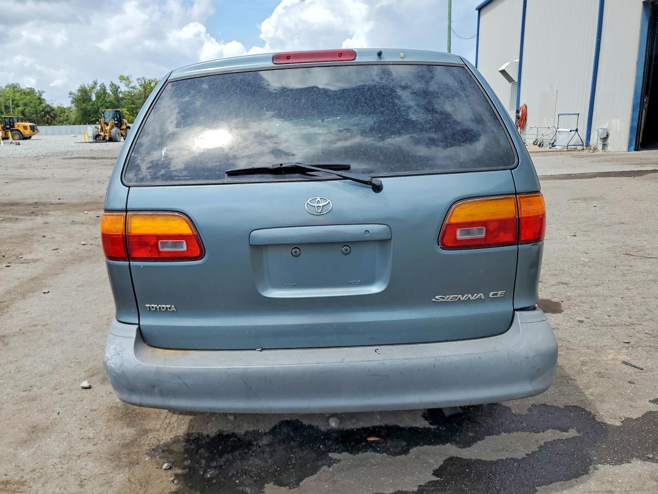 Toyota Sienna Ce